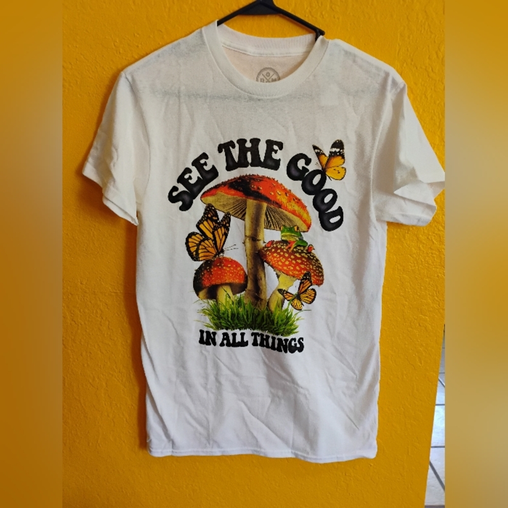 NEW NWT Size Small See The Good In All Things Mushroom T Shirt T